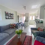 Kalk Bay-Stylish 2Bed With Private Deck & Seaviews - 10 Sjt