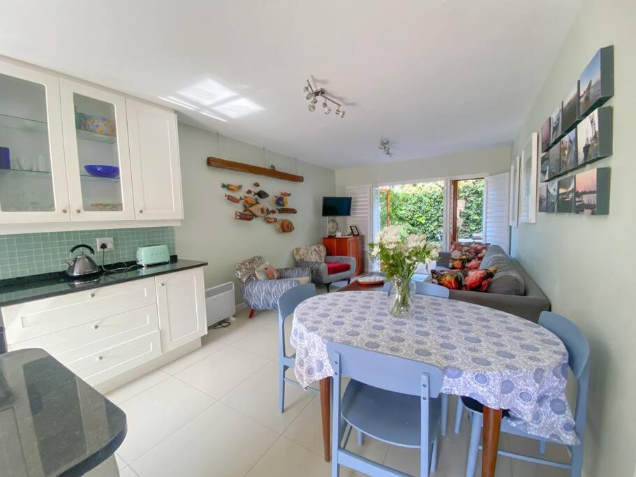 Kalk Bay-stylish 2bed With Private Deck & Seaviews - 10 Sjt