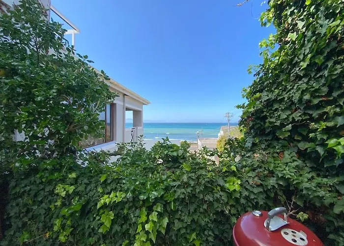 Kalk Bay-Stylish 2Bed With Private Deck & Seaviews - 10 Sjt